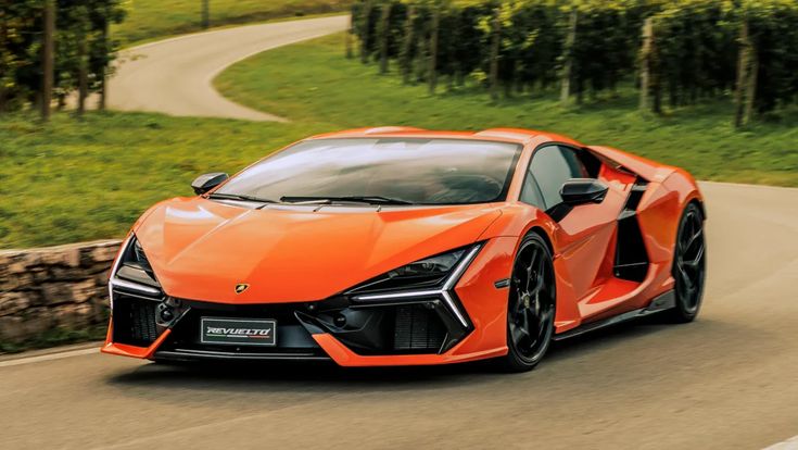 Lamborghini Revuelto